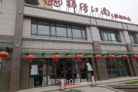 摩尔百货对面精装大套三双卫拎包入住首付低